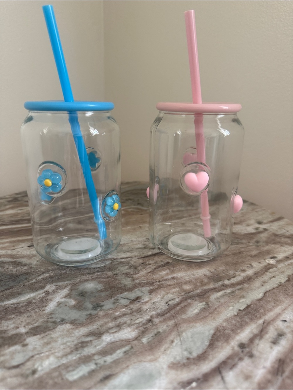 Glass Tumbler with Pink Lid & Straw - Decorative Heart Design